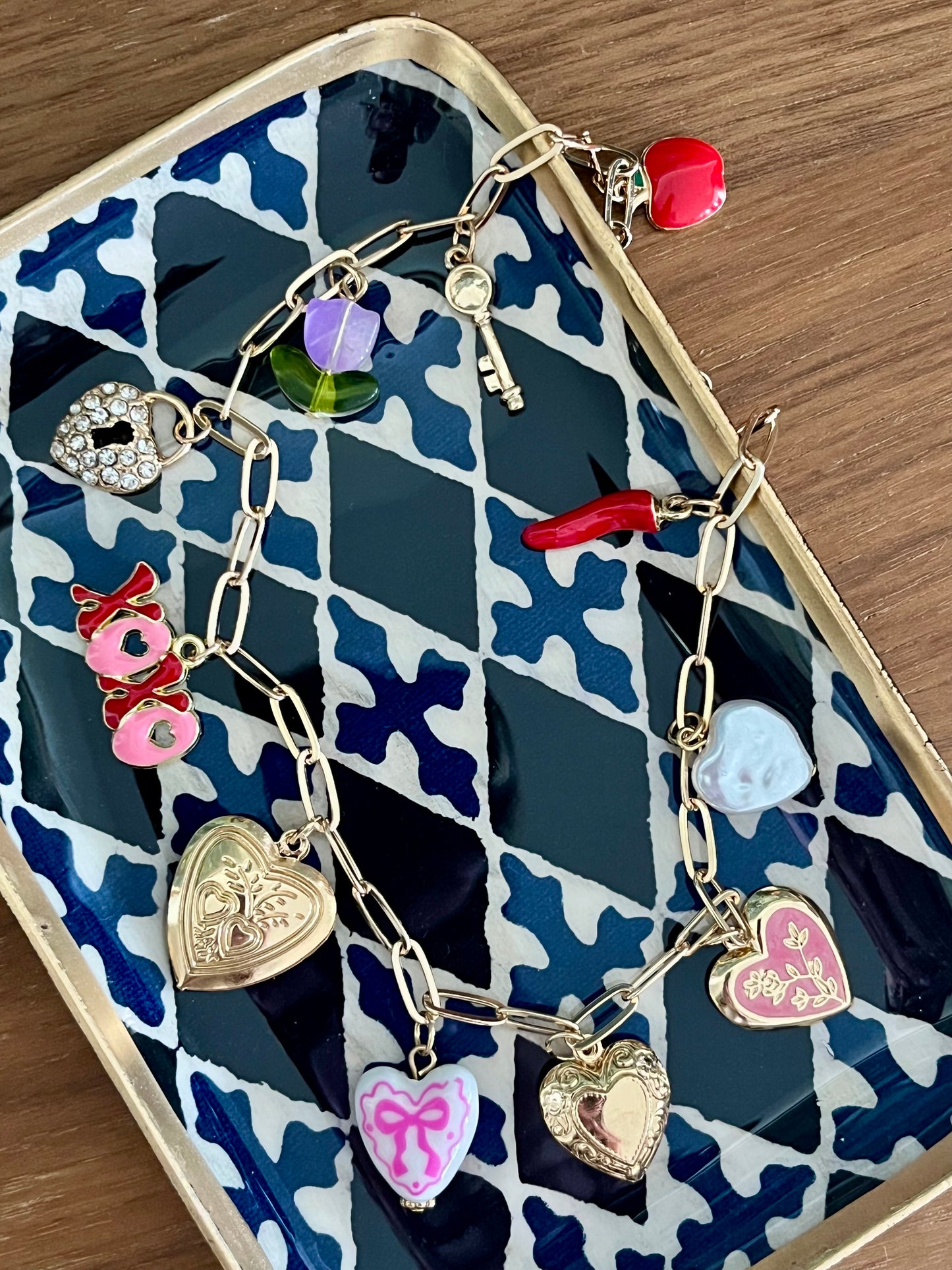 Collier charms xoxo