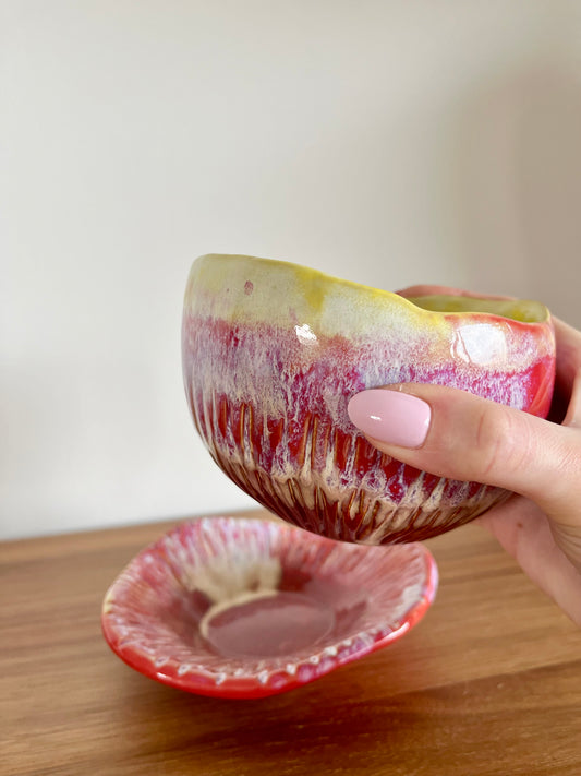 Petit vase ikebana vintage en céramique – rouge et jaune