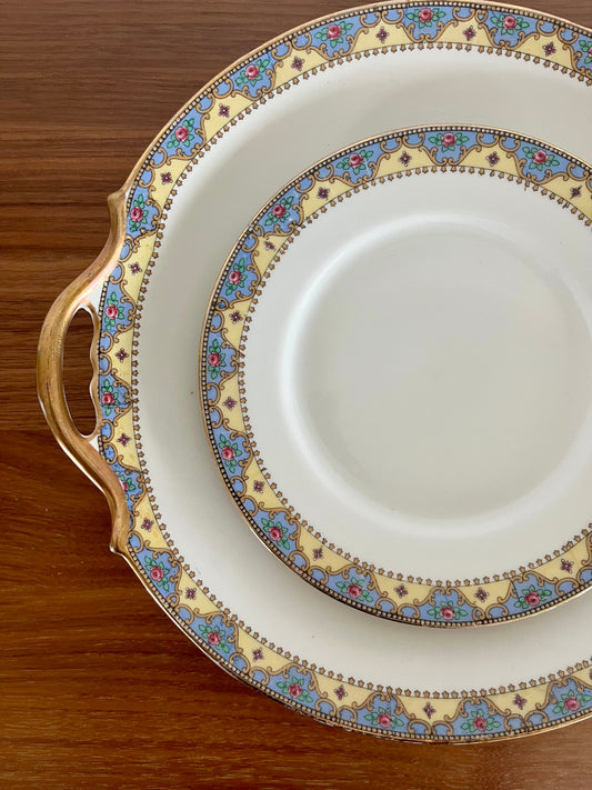 Plat à dessert en porcelaine de Limoges – décor floral et doré