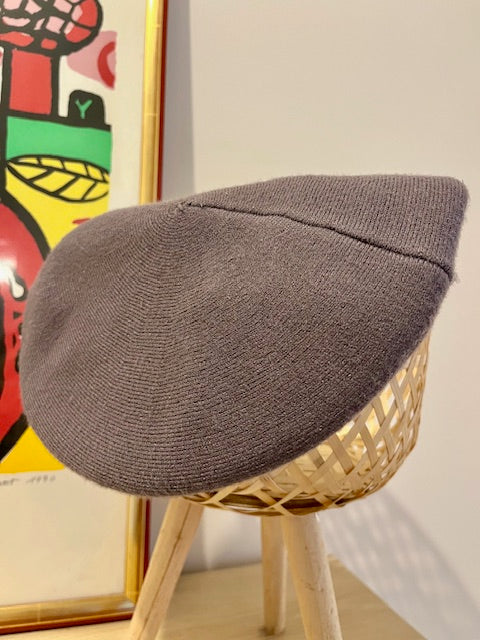Beret gris avec perles