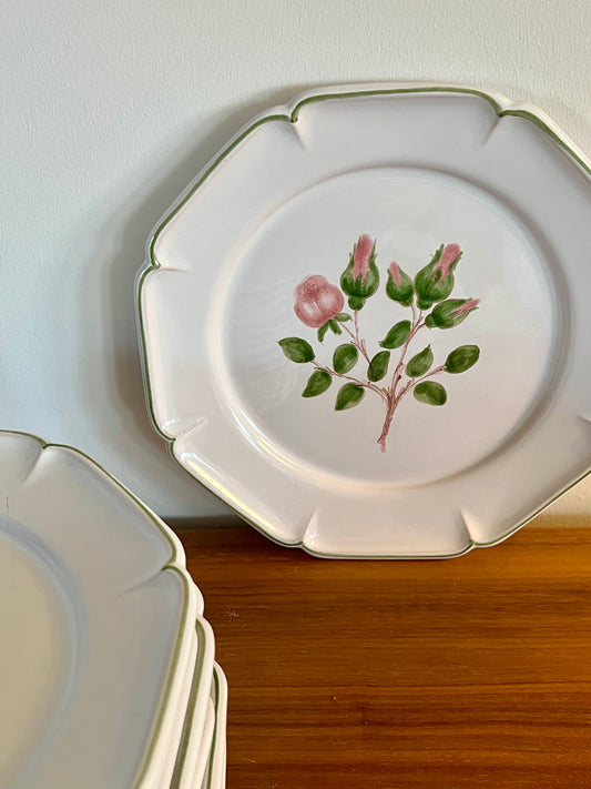 Assiettes plates vintage en faïence – décor roses peint à la main (lot de 14)