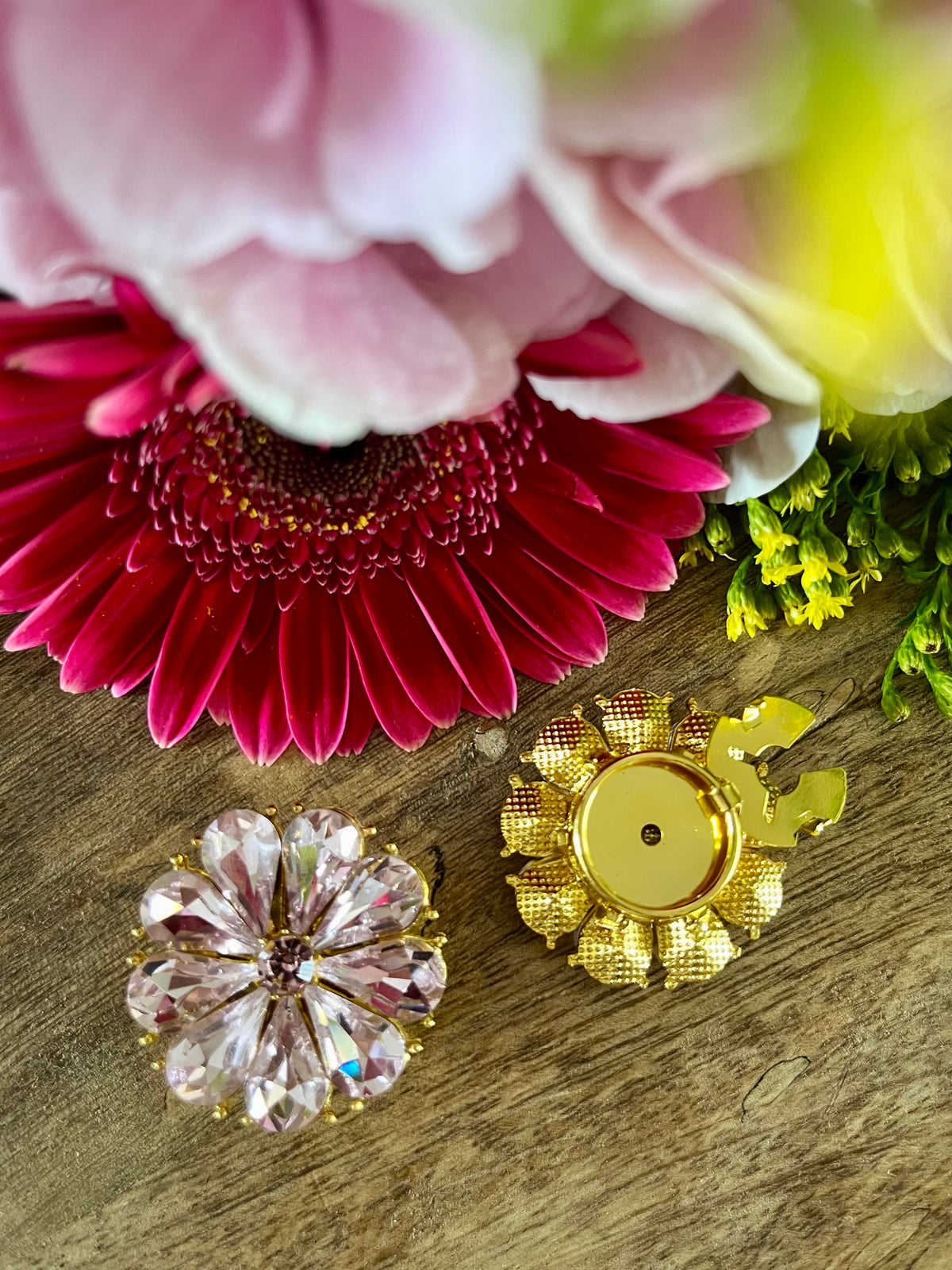 Bijoux de boutons fleurs roses