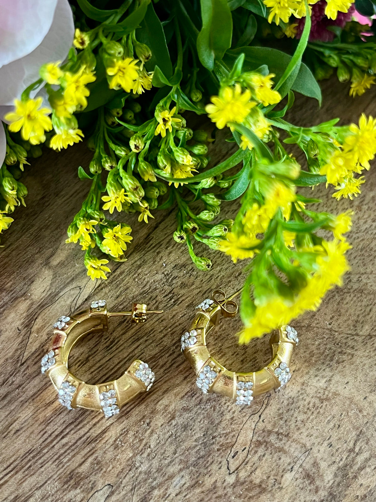 Boucles d’oreilles dorées strass