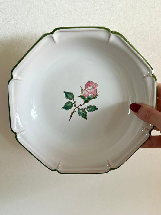Assiettes creuses vintage en faïence – décor roses peint à la main (lot de 12)