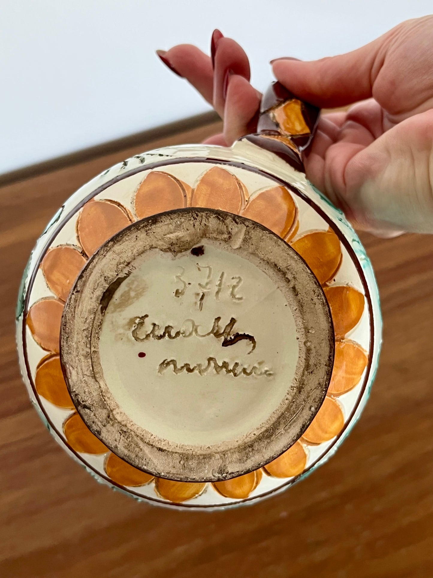 Pot à eau en céramique artisanale – Décor floral polychrome