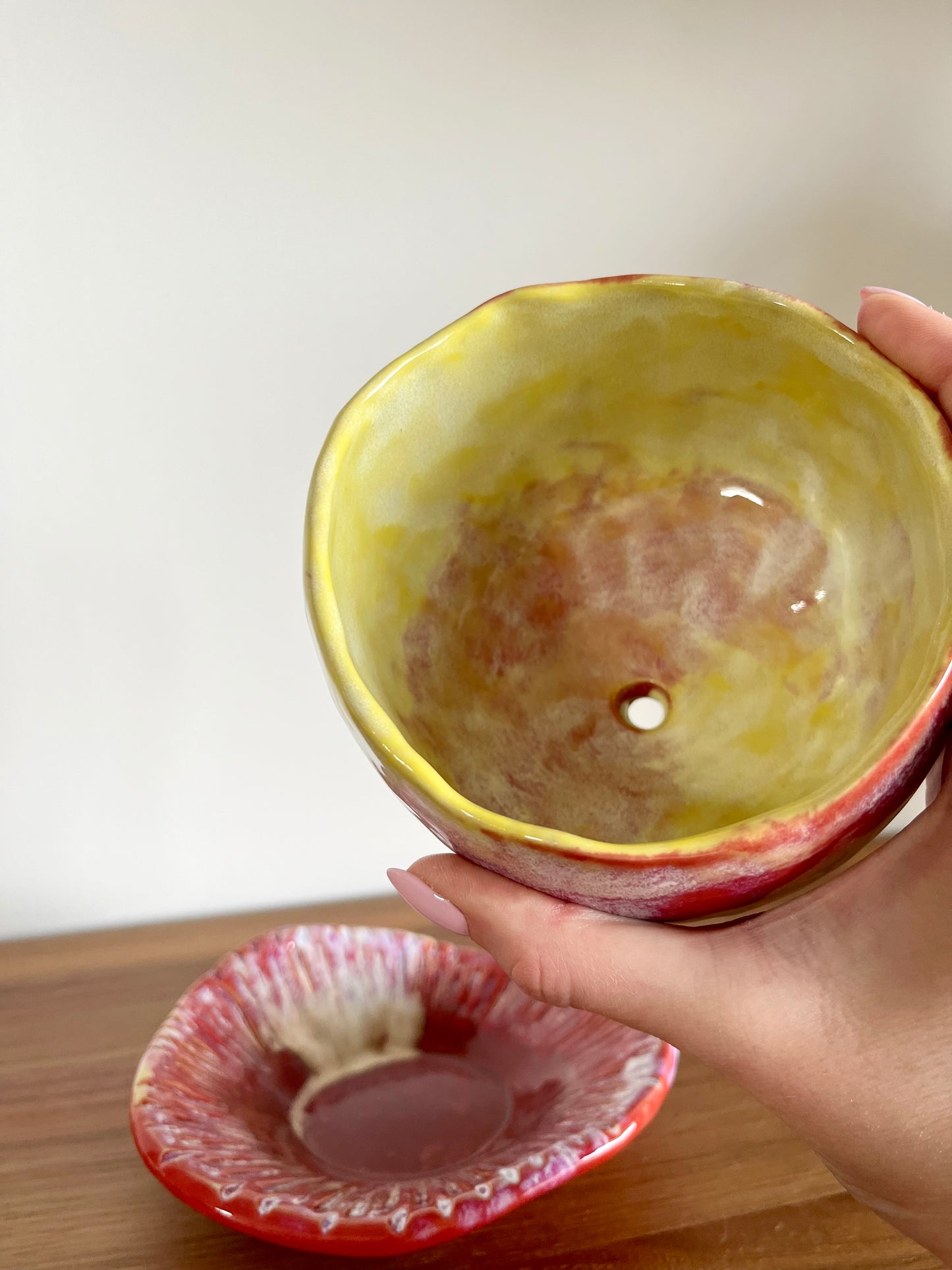 Petit vase ikebana vintage en céramique – rouge et jaune