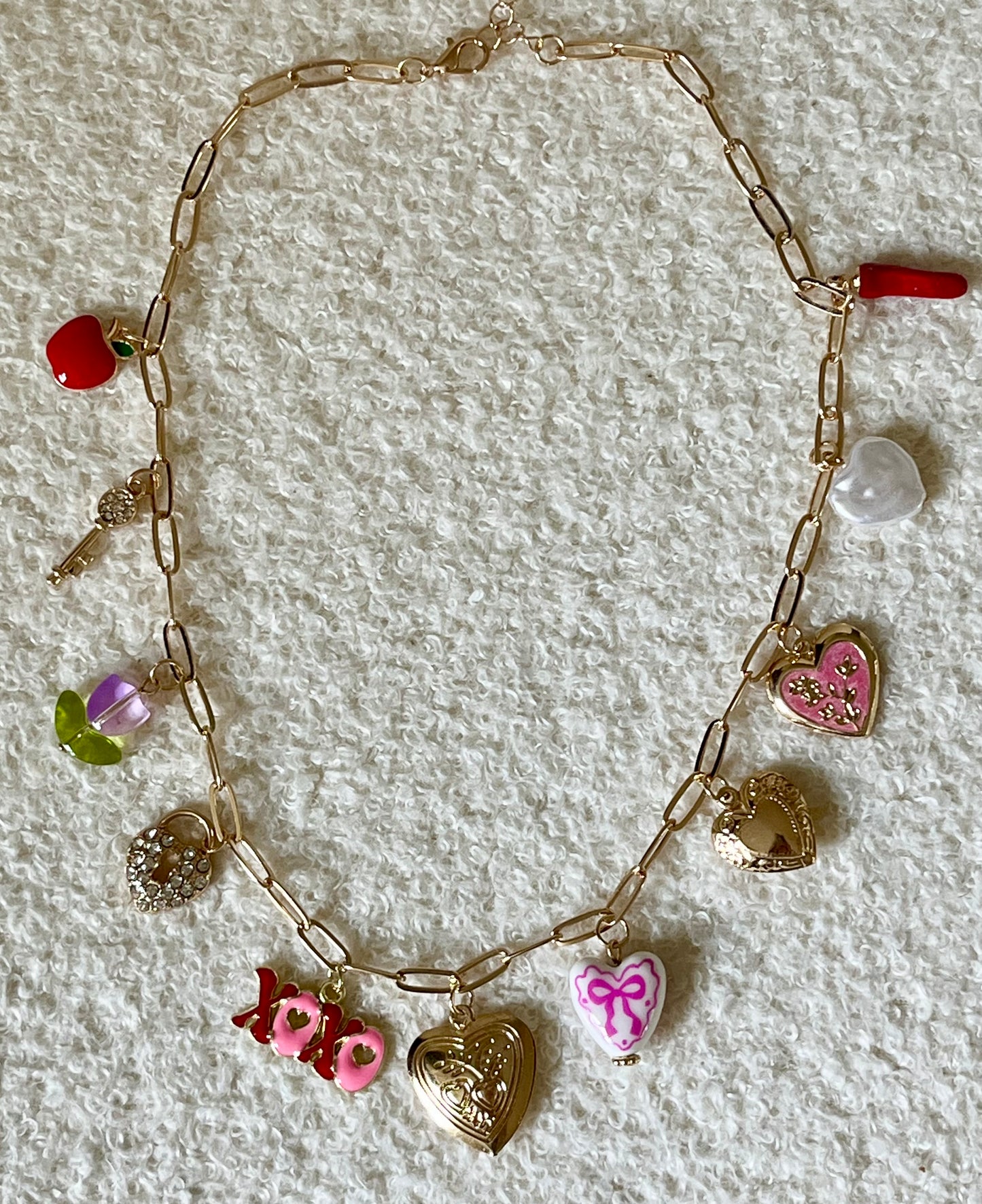 Collier charms xoxo
