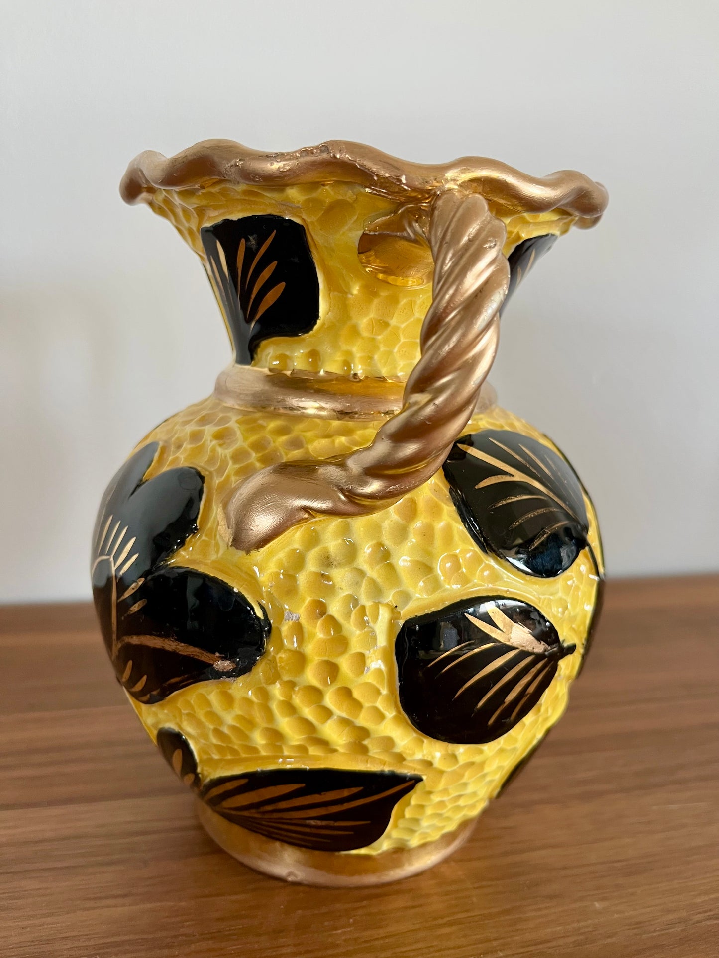 Vase Vallauris vintage jaune et noir – céramique texturée, anses torsadées – déco rétro 50/70