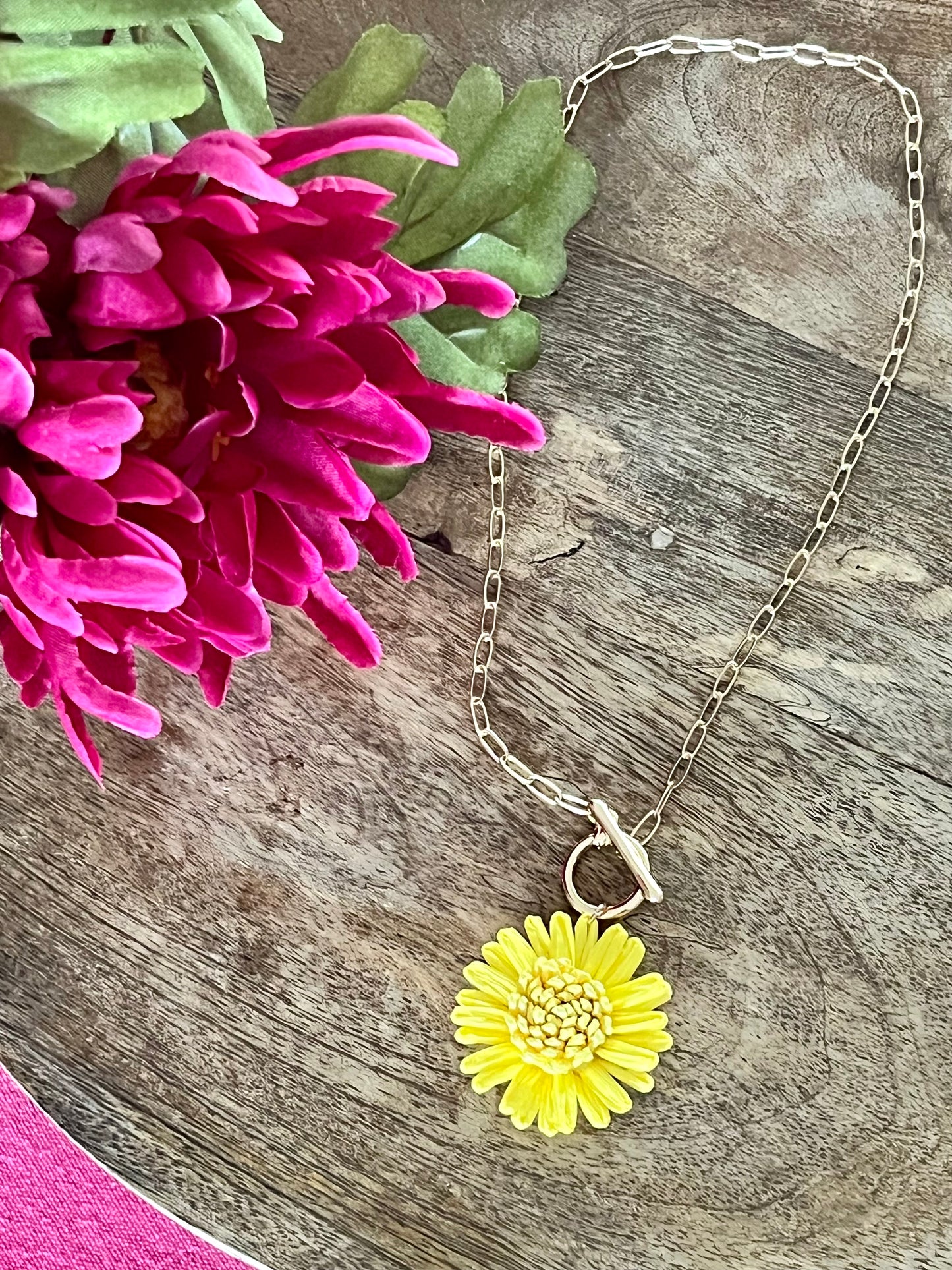 Collier fleur rafia