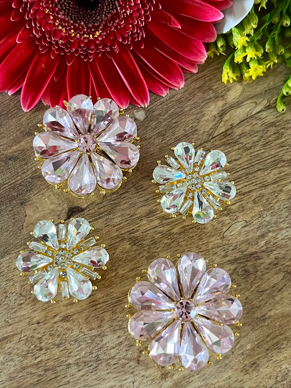 Bijoux de boutons fleurs roses