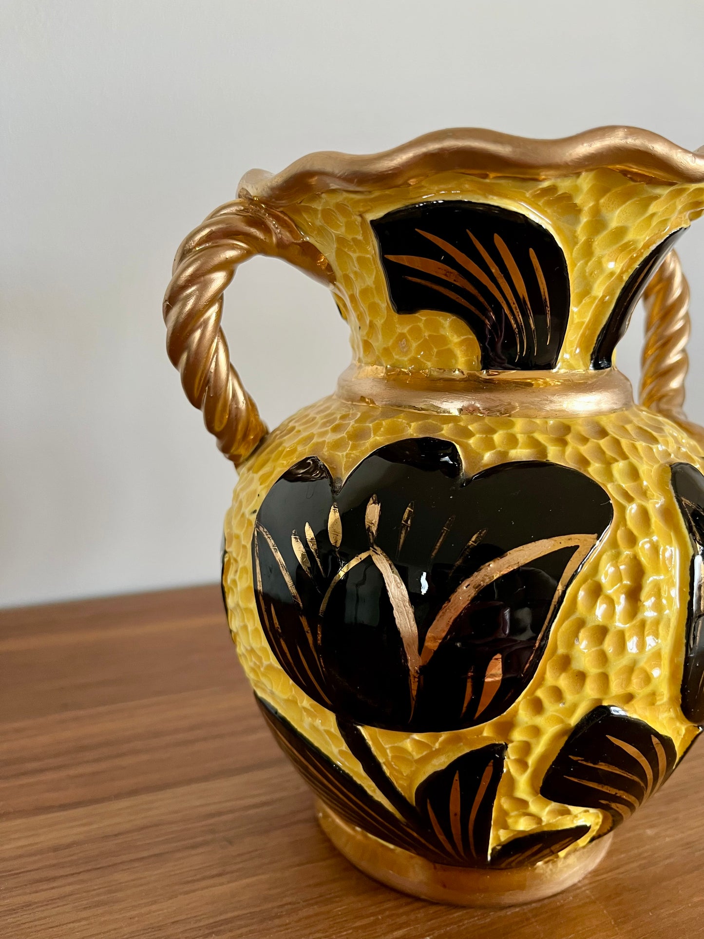 Vase Vallauris vintage jaune et noir – céramique texturée, anses torsadées – déco rétro 50/70