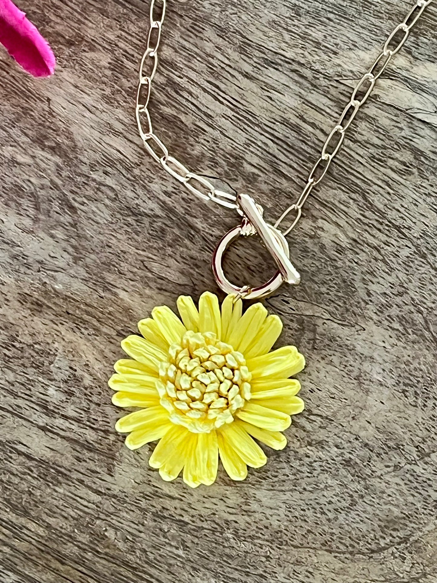 Collier fleur rafia