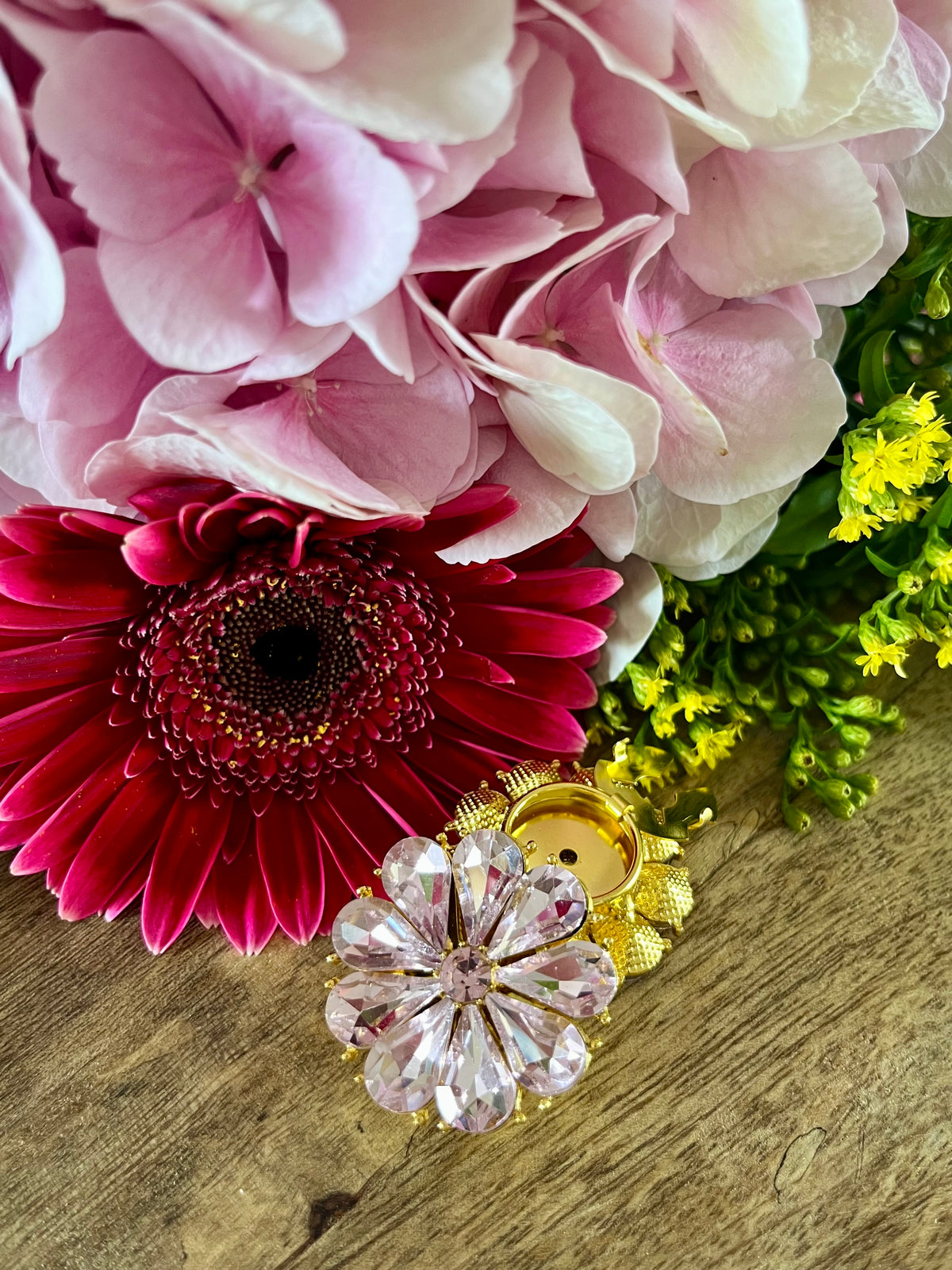 Bijoux de boutons fleurs roses