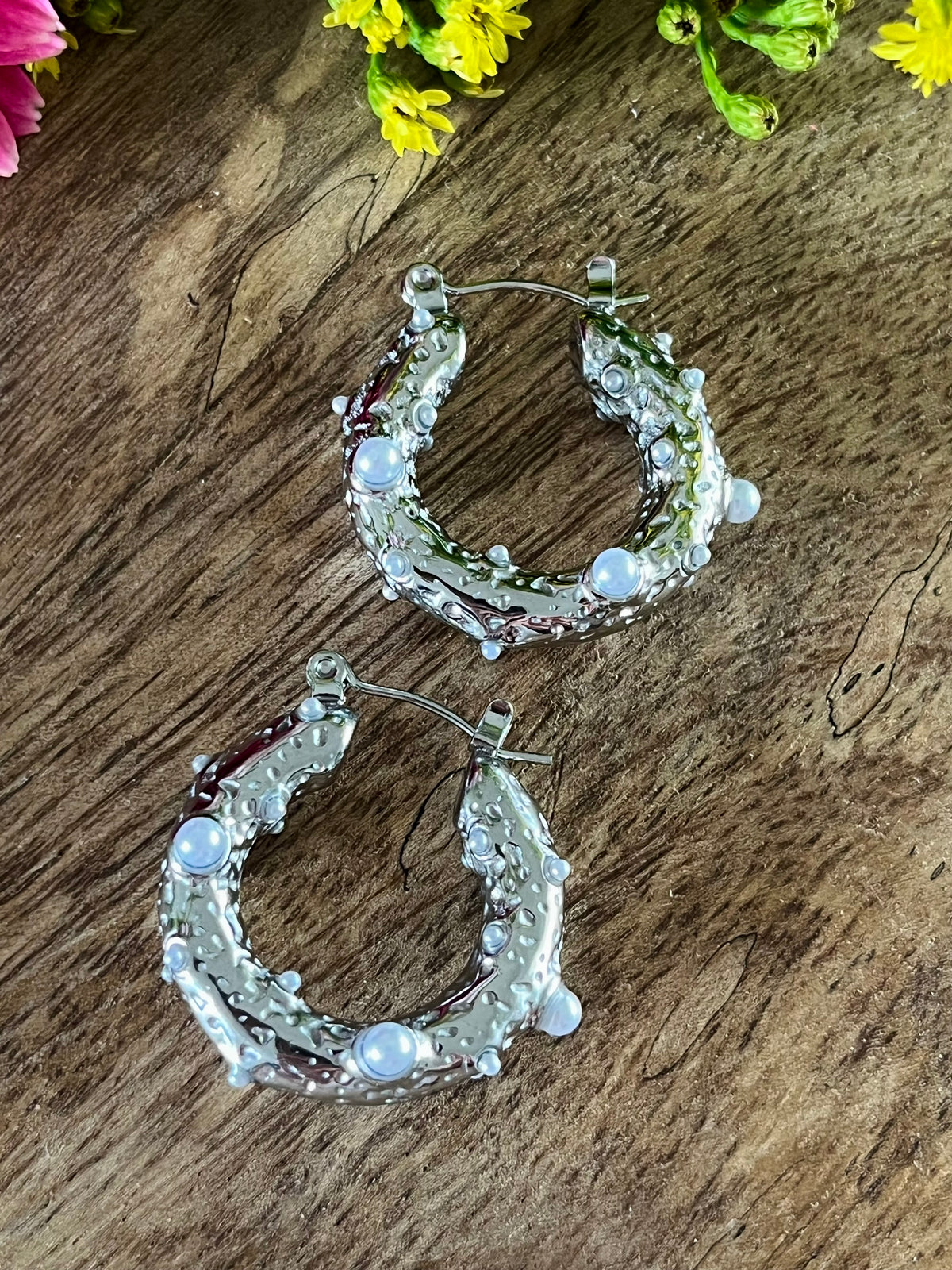 Boucles d’oreilles argentées et nacrées