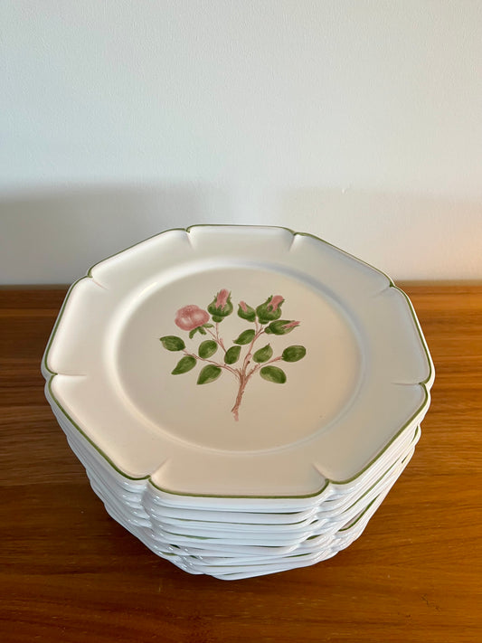 Assiettes plates vintage en faïence – décor roses peint à la main (lot de 14)