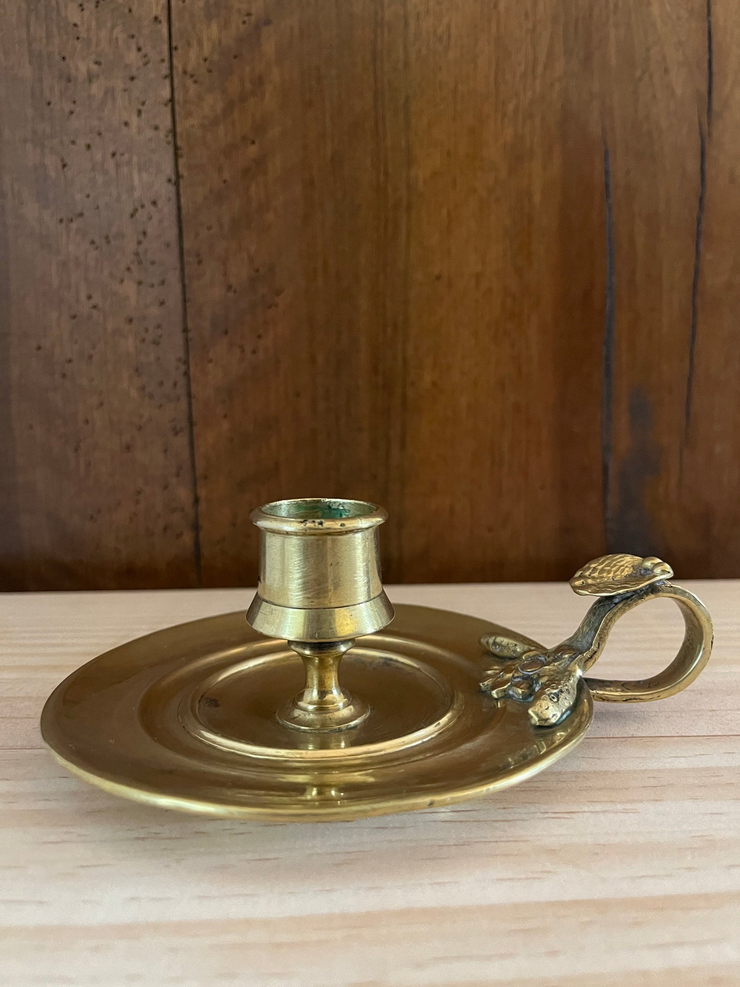 Bougeoir vintage en laiton – Élégance intemporelle