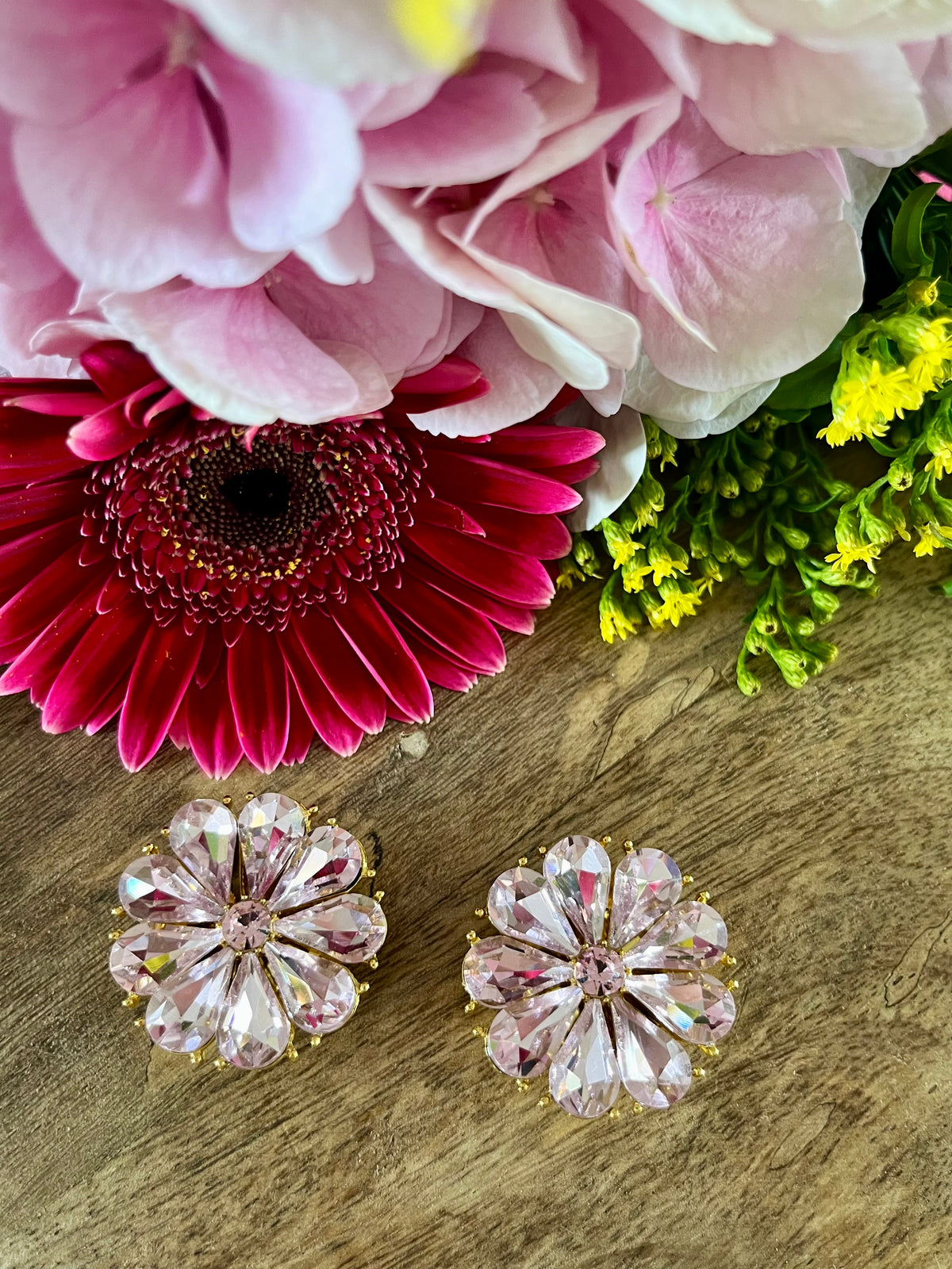 Bijoux de boutons fleurs roses