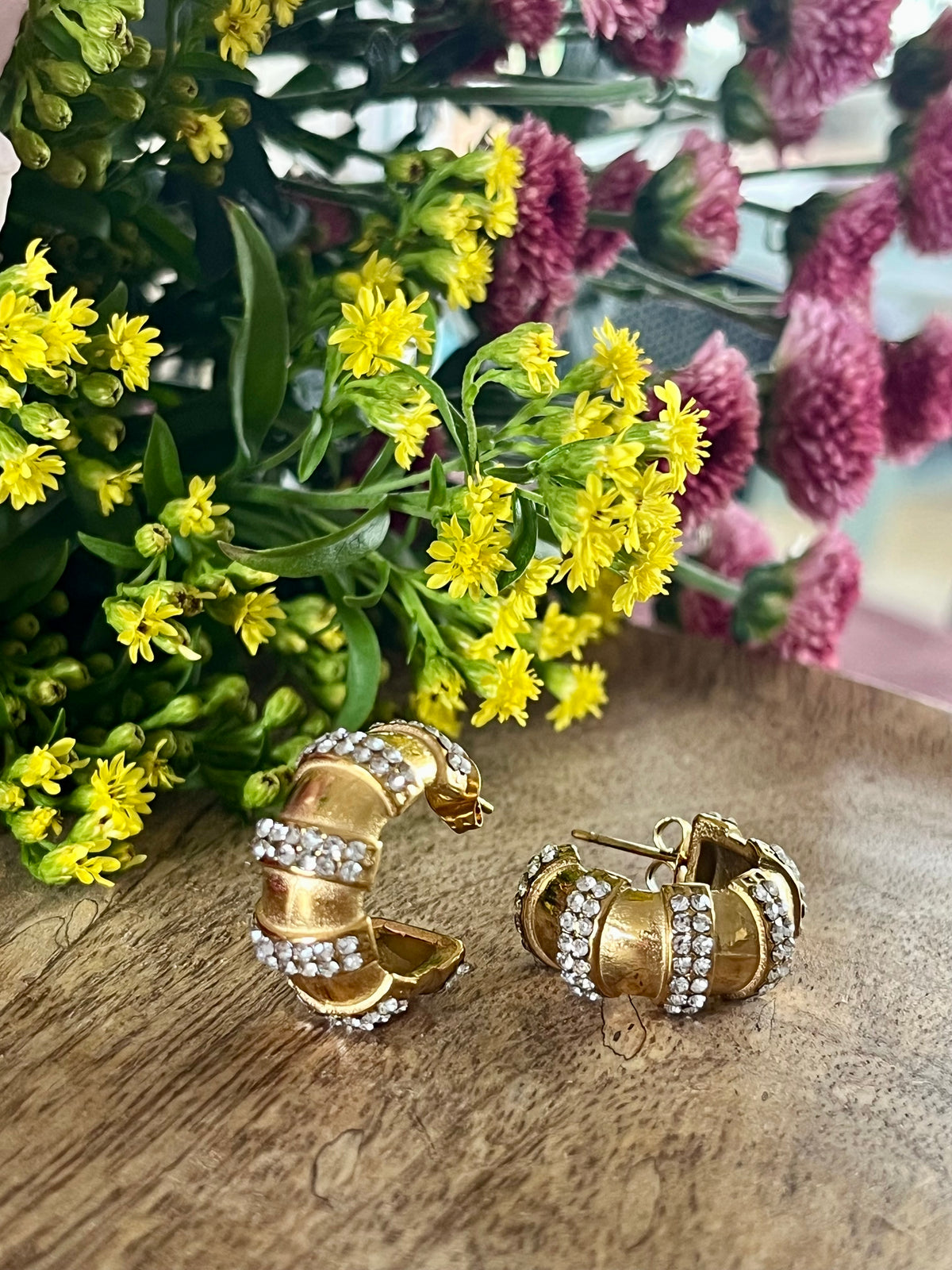 Boucles d’oreilles dorées strass