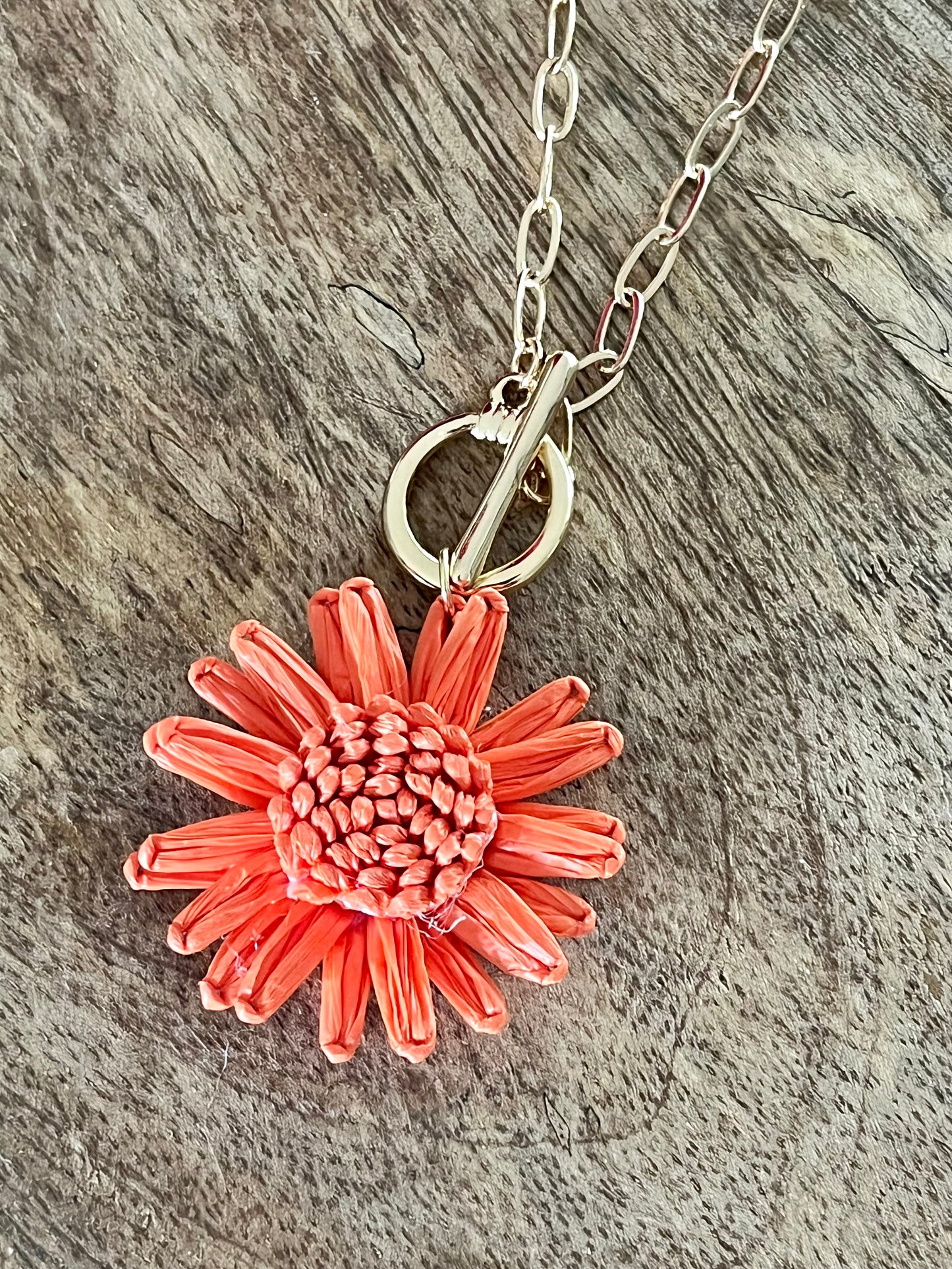 Collier fleur rafia