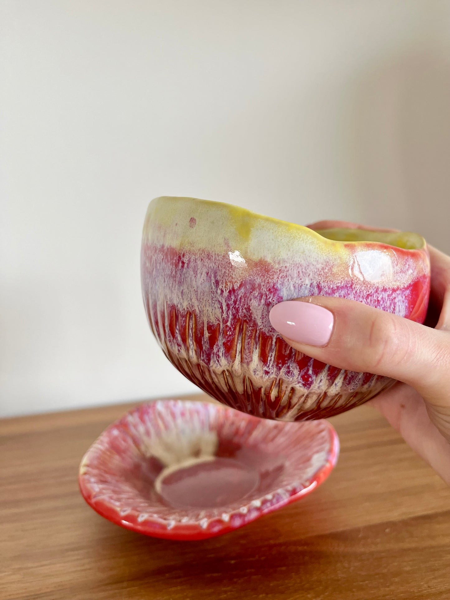 Petit vase ikebana vintage en céramique – rouge et jaune