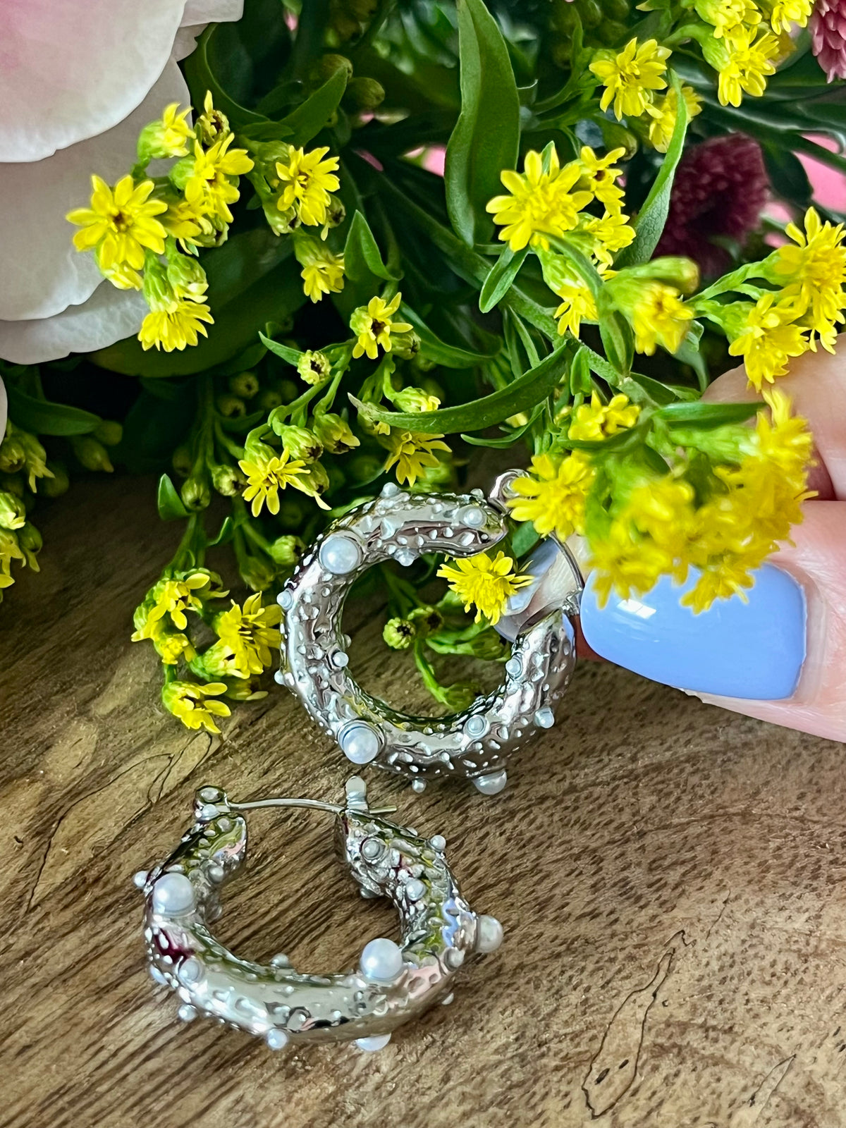 Boucles d’oreilles argentées et nacrées