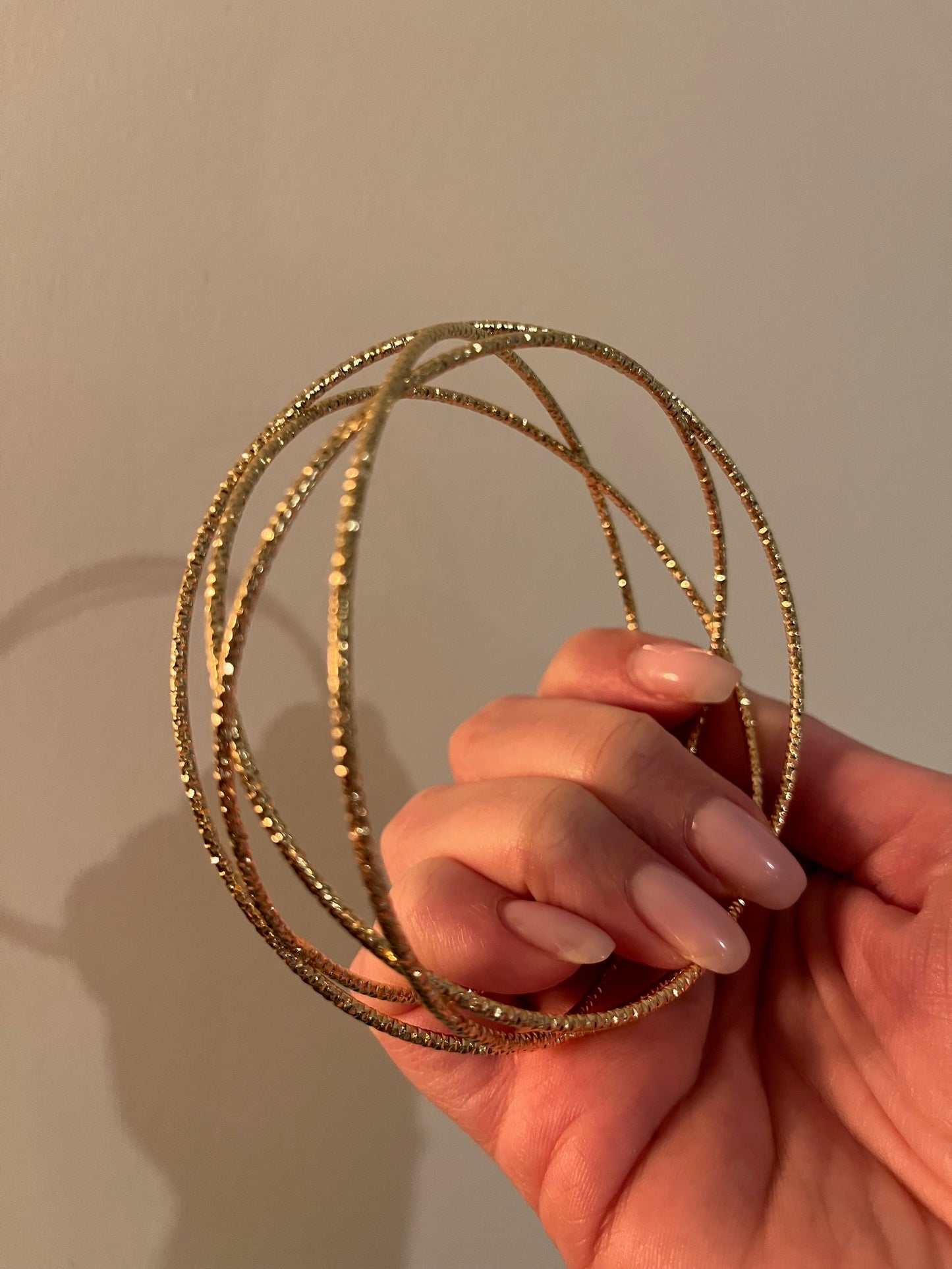 Manchette croisée dorée