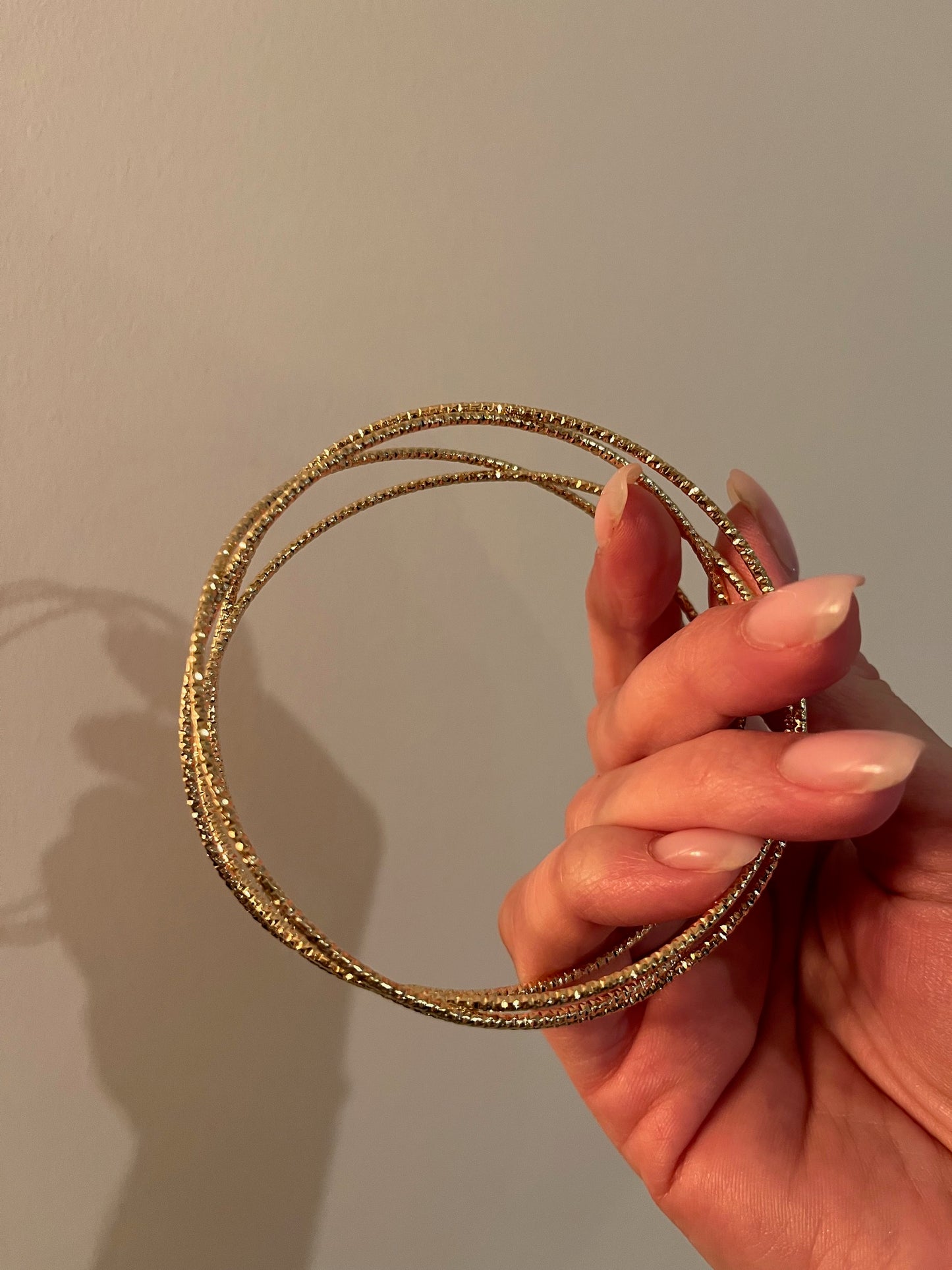 Manchette croisée dorée