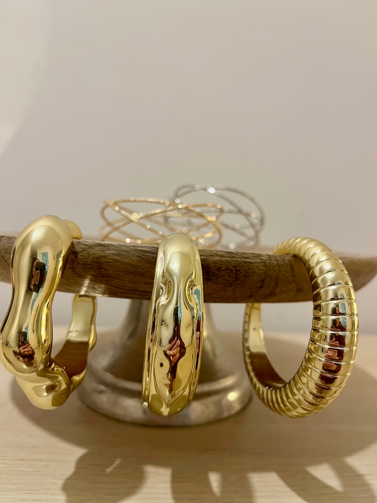 Bracelet jonc strillé doré