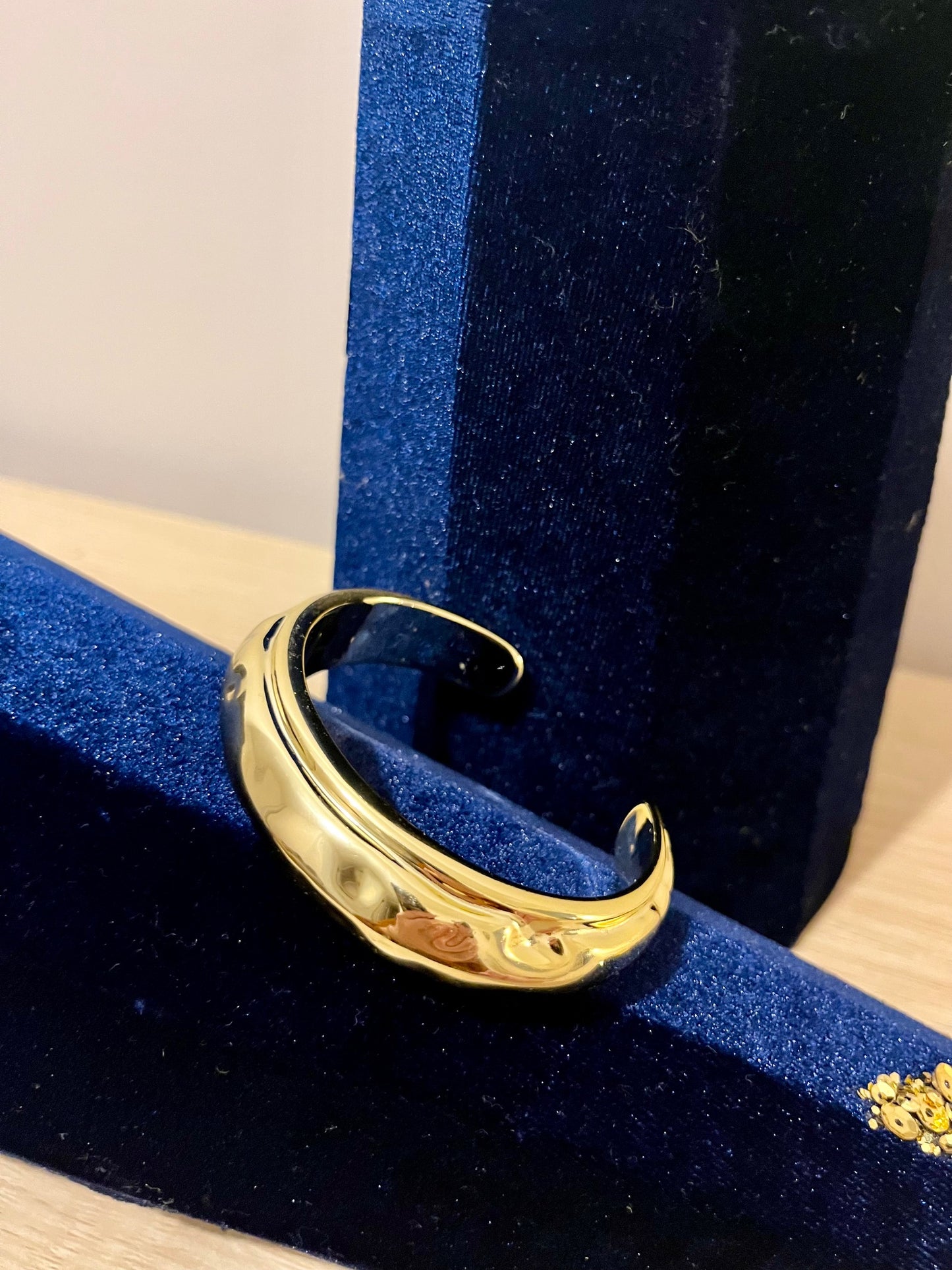 Bracelet jonc martelé doré