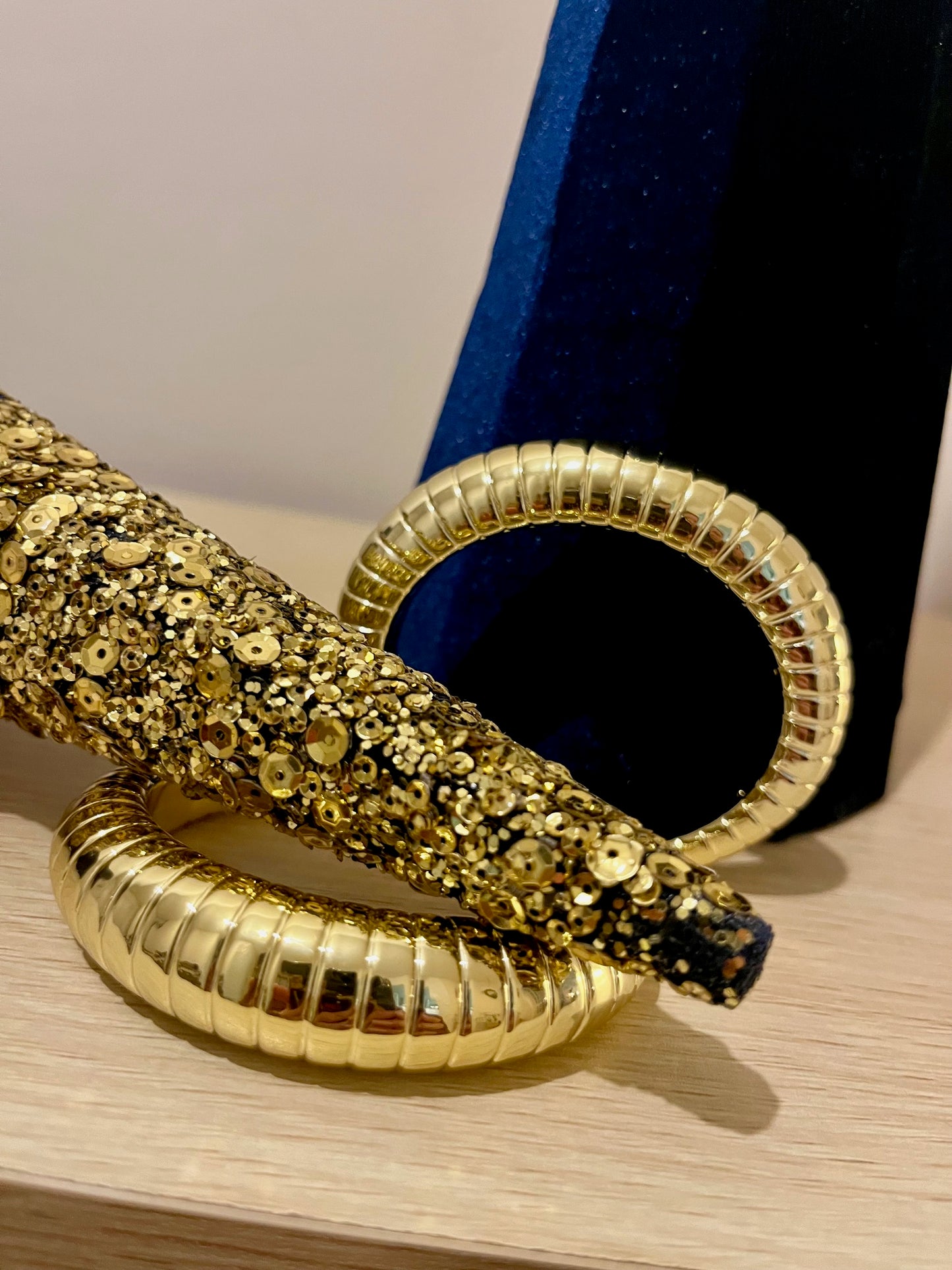 Bracelet jonc strillé doré