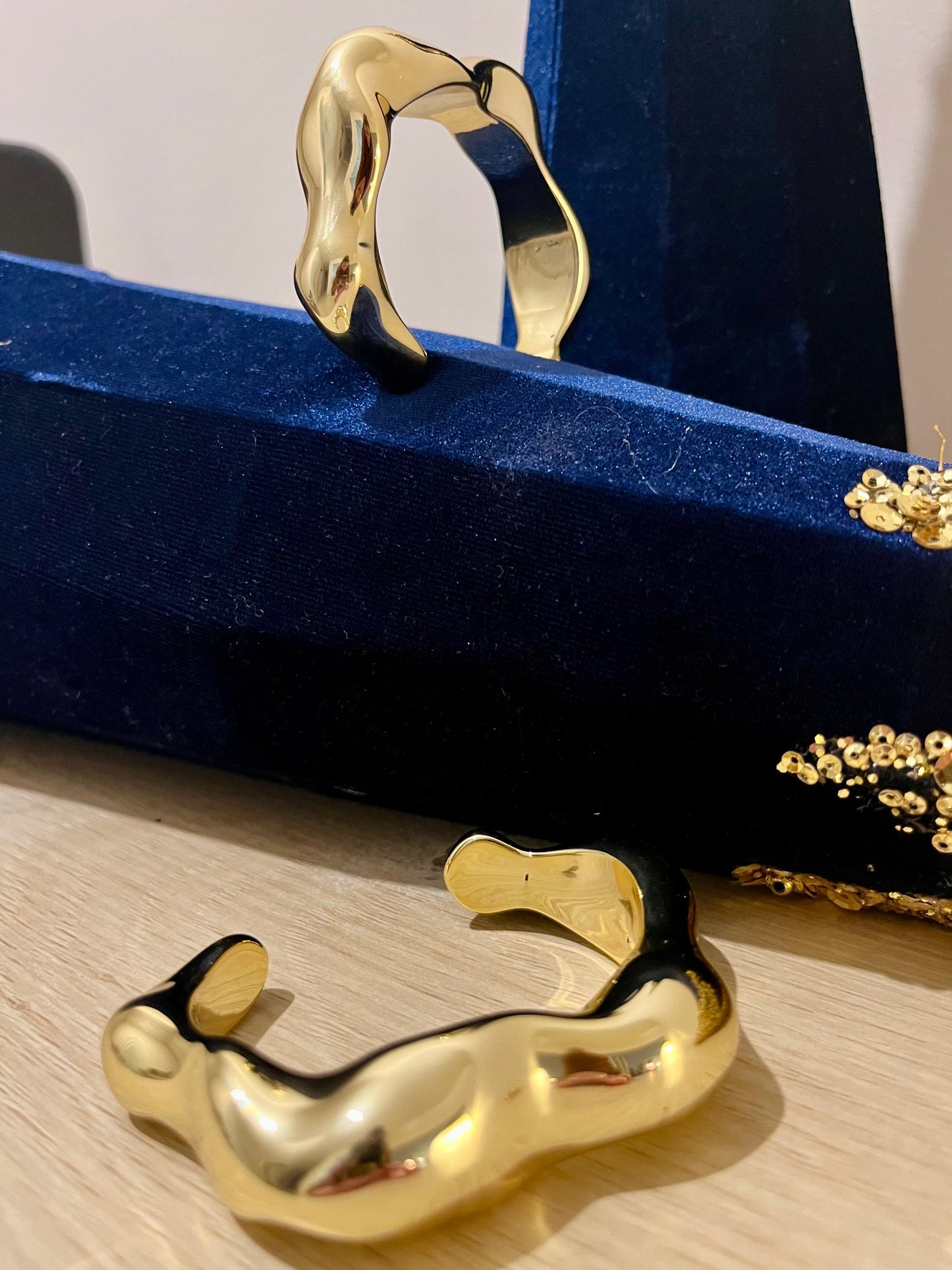 Bracelet jonc bosselé doré