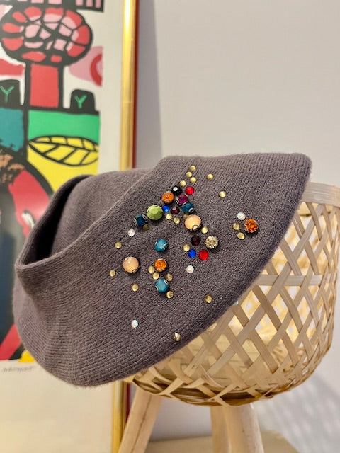 Beret gris avec perles