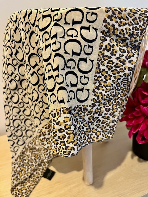 Carré de soie Guess