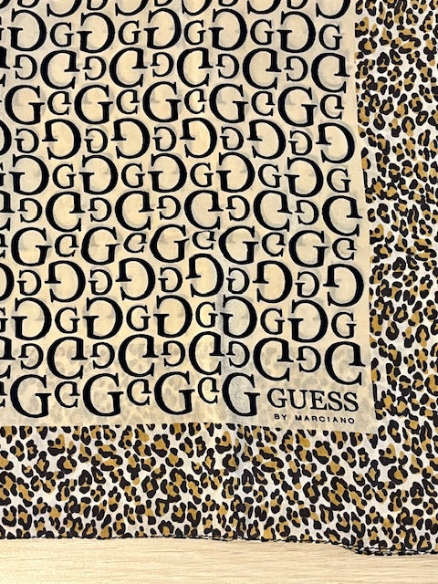 Carré de soie Guess